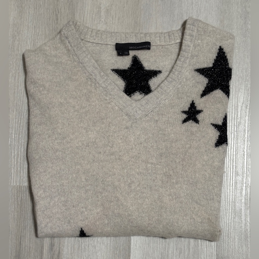360 Cashmere Iconic “Jayla Sweater” In Cream & Black Stars Size Small - Picture 7 of 7